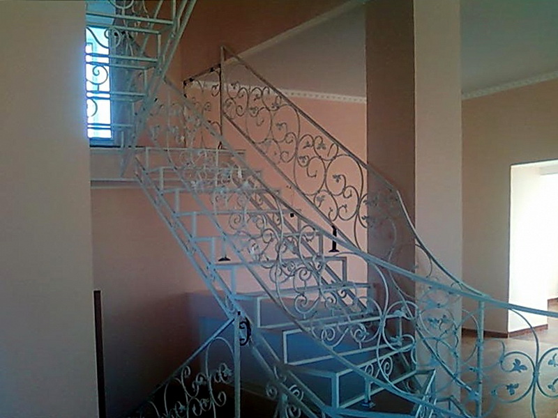 Кованая каркасная лестница N 3-4006
