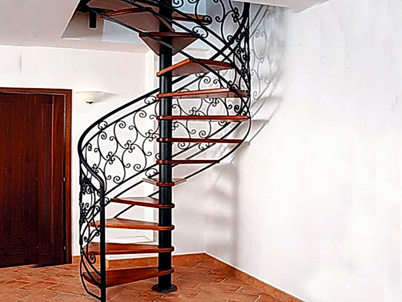Кованая каркасная лестница N 3-4015