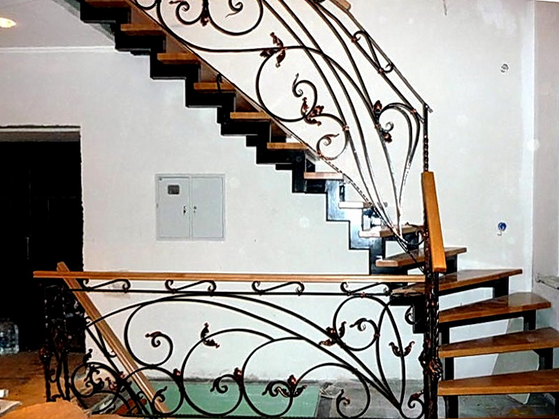 Кованая каркасная лестница N 3-4025