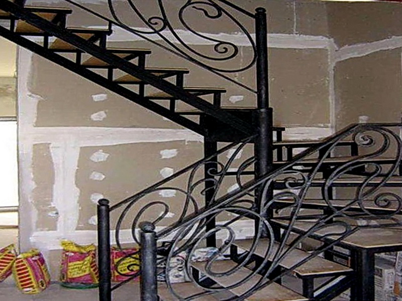 Кованая каркасная лестница N 3-4042