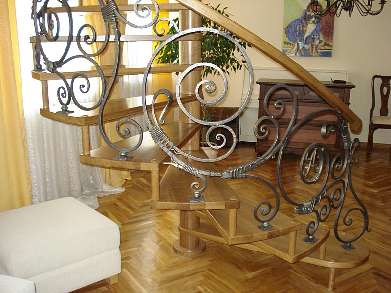  лестницы деревянные в частных домах­